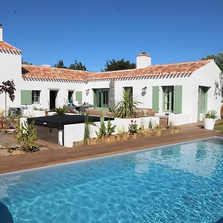 Magnifique Piscine Billard Villa