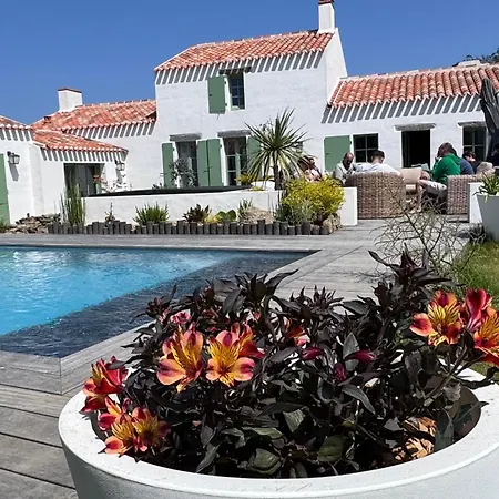 Magnifique Piscine Billard Ile d'Yeu