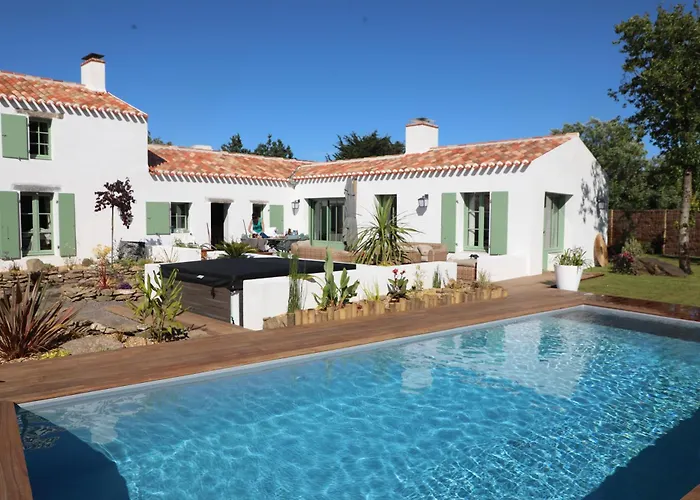 Magnifique Piscine Billard Vila