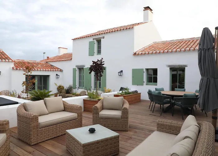 Magnifique Piscine Billard Vila *