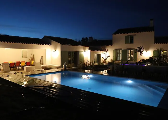 Magnifique Piscine Billard Vila